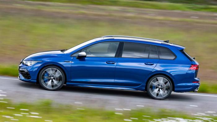 Το Golf R Wagon επιταχύνει σε 4,9 δευτερόλεπτα στα 0-100 χλμ./ώρα την ώρα που πιάνει τελική ταχύτητα 250 χλμ./ώρα και στα 270 χλμ./ώρα με το προαιρετικό πακέτο R Performance. 